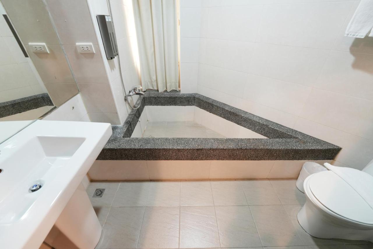 Meworld Hotel - Ximen Tajpej Zewnętrze zdjęcie