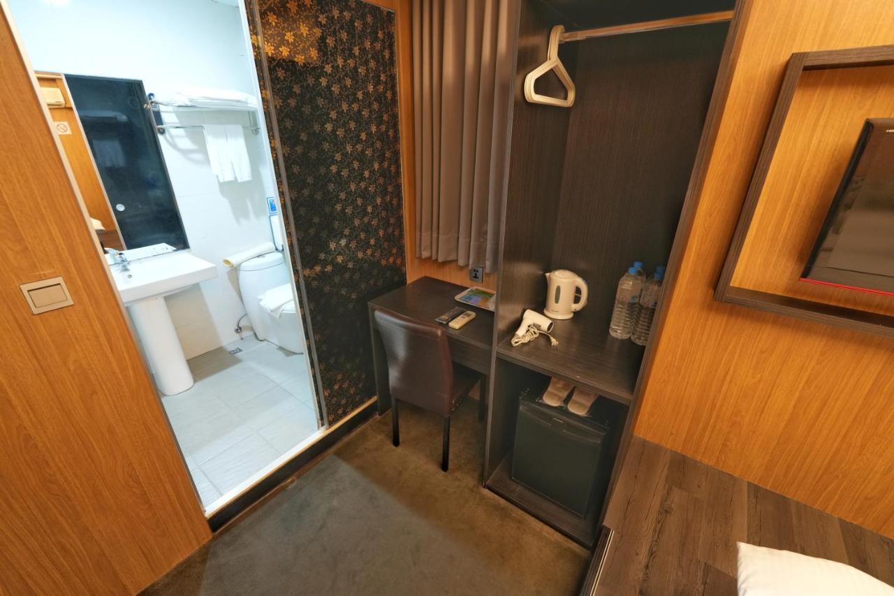 Meworld Hotel - Ximen Tajpej Zewnętrze zdjęcie
