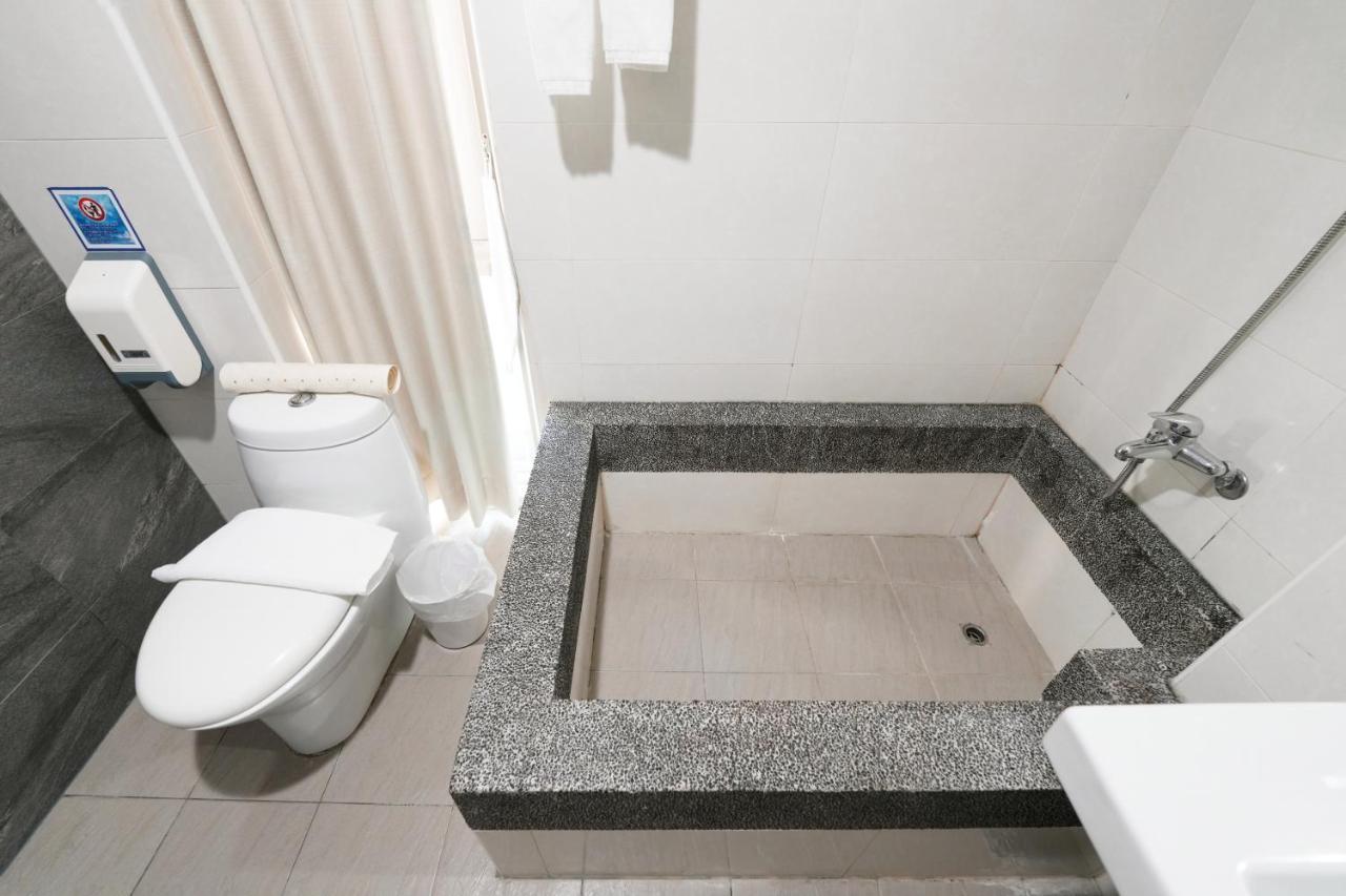 Meworld Hotel - Ximen Tajpej Zewnętrze zdjęcie