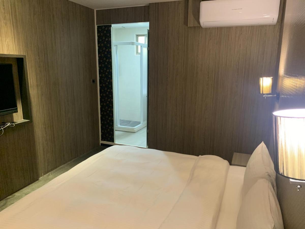 Meworld Hotel - Ximen Tajpej Zewnętrze zdjęcie